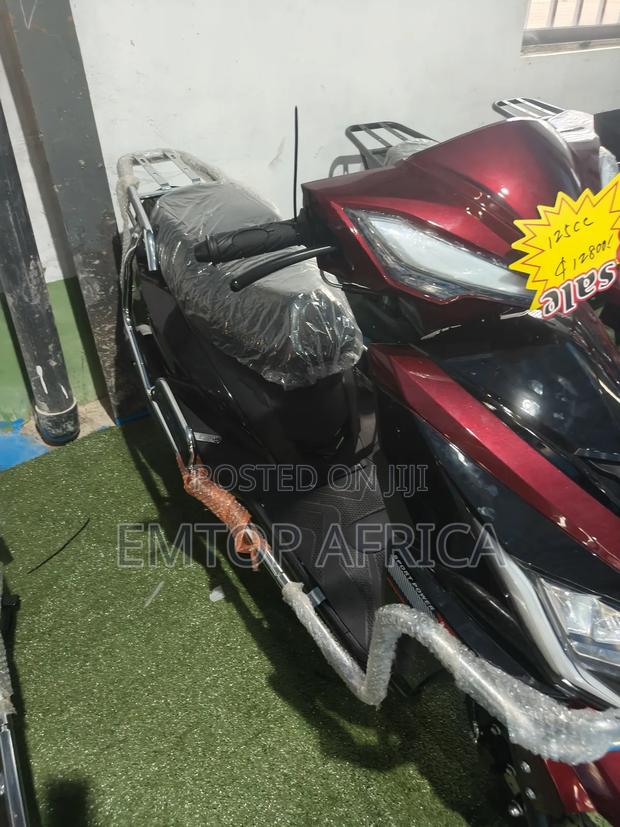 New Motorcycle 2025 Silver photo 2