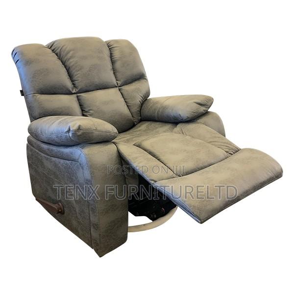 Recliner With Rocker Swivel · Photo 3