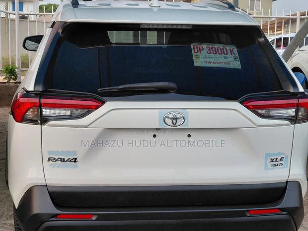 Toyota RAV4 XLE 2022 White