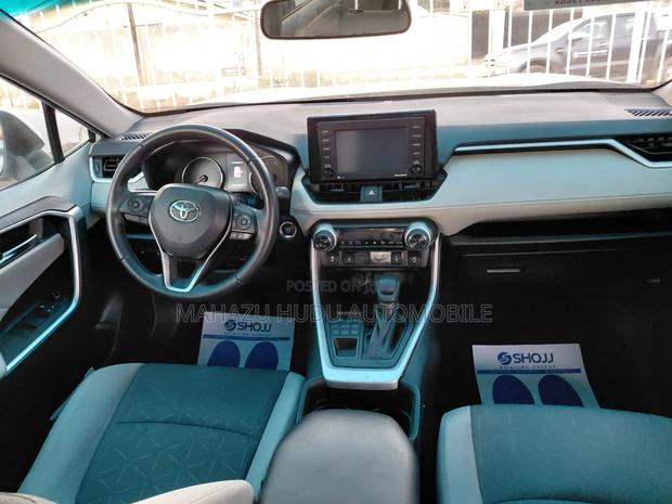 Toyota RAV4 XLE 2022 White