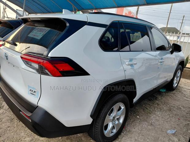 Toyota RAV4 XLE 2022 White