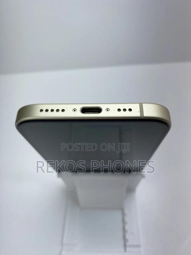 New Apple iPhone 15 256 GB Yellow photo 6