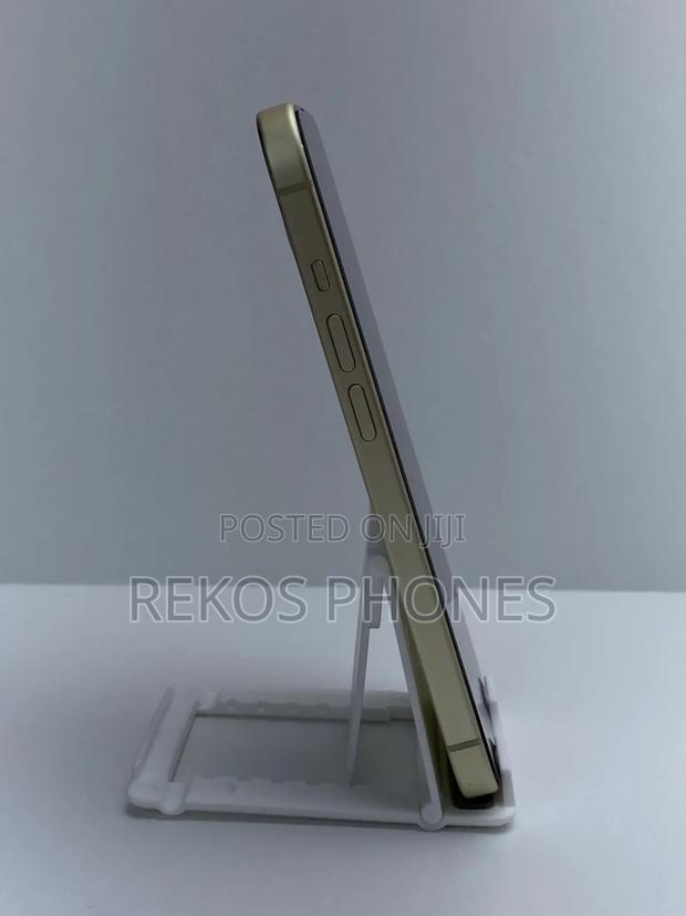 New Apple iPhone 15 256 GB Yellow photo 7