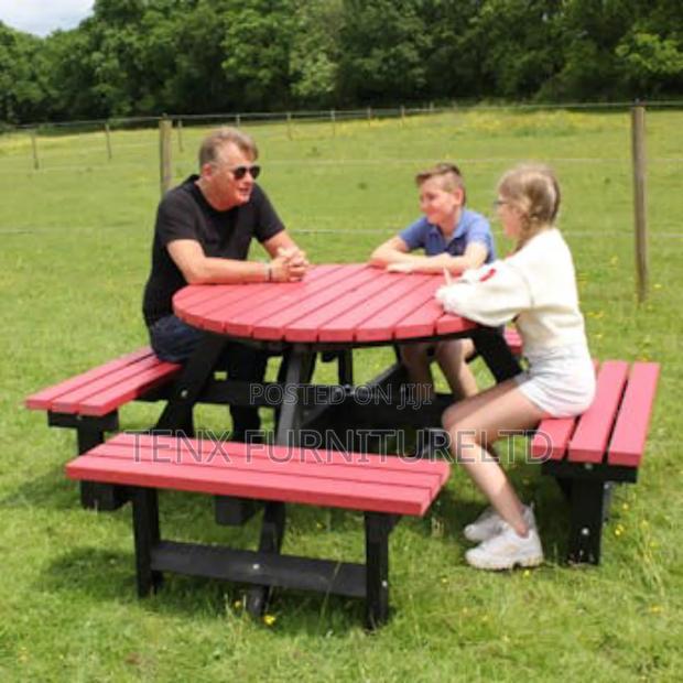 Outdoor Table and Chair · Photo 3