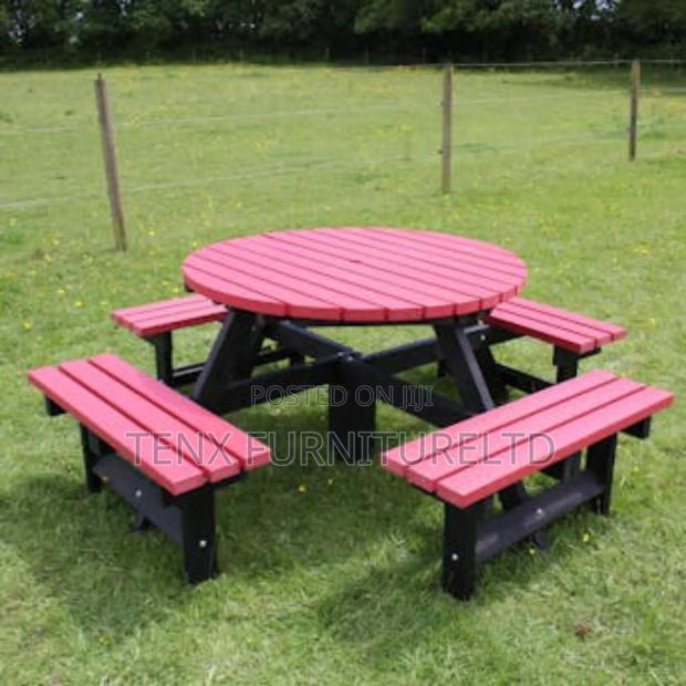 Outdoor Table and Chair · Photo 4