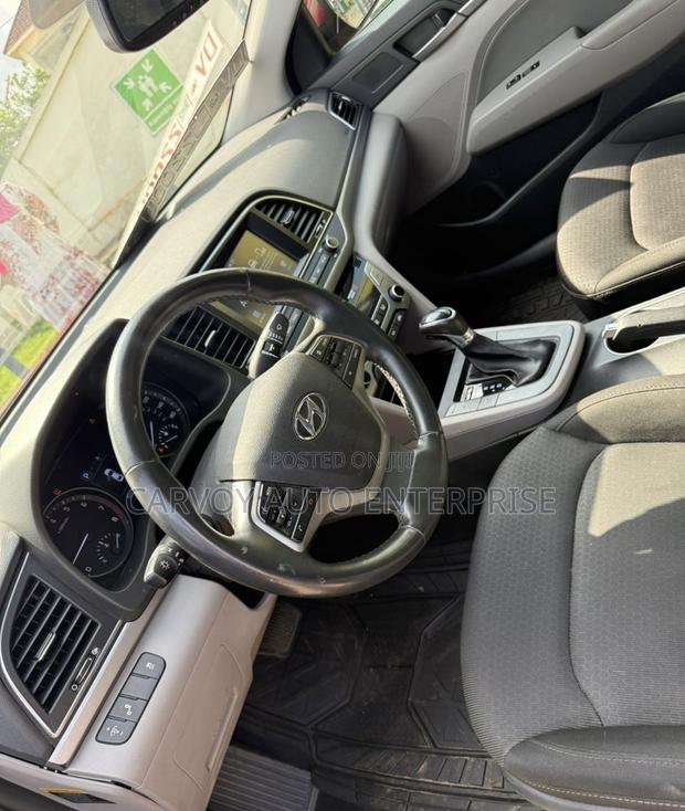 Hyundai Elantra Limited 2018 Maroon