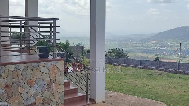 Furnished 5bdrm House in Aburi for sale