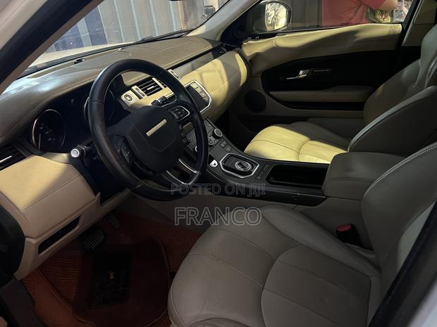 Land Rover Range Rover Evoque HSE 4x4 5-Door 2018 White