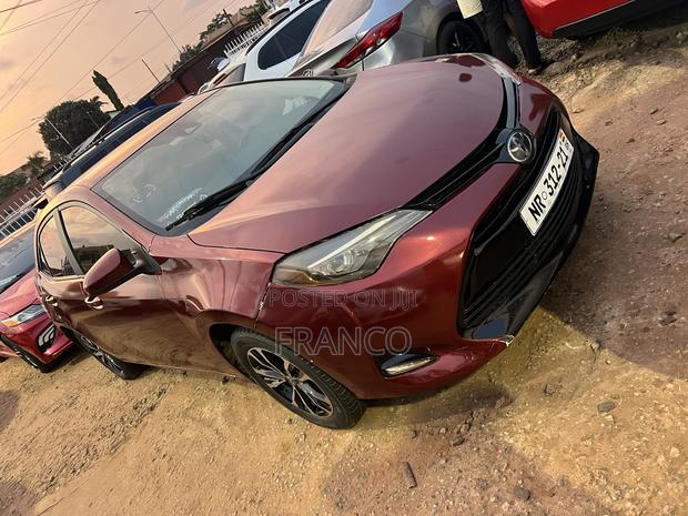 Toyota Corolla LE ECO w/Package 1 4dr Sedan (1.8L 4cyl CVT) 2017 Red