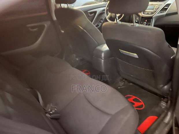 Hyundai Elantra SE Sedan FWD (1.8L 4cyl 6M) 2016 Black