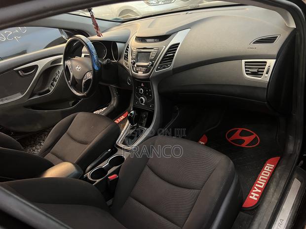 Hyundai Elantra SE Sedan FWD (1.8L 4cyl 6M) 2016 Black