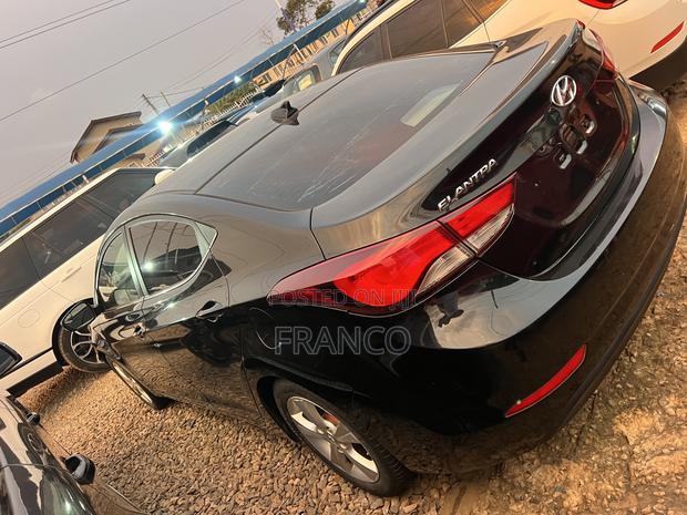 Hyundai Elantra SE Sedan FWD (1.8L 4cyl 6M) 2016 Black