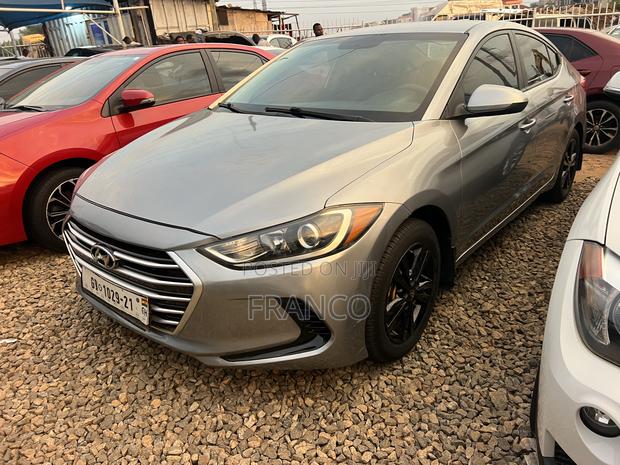 Hyundai Elantra SE Sedan FWD (2.0L 4cyl 6M) 2017 Silver