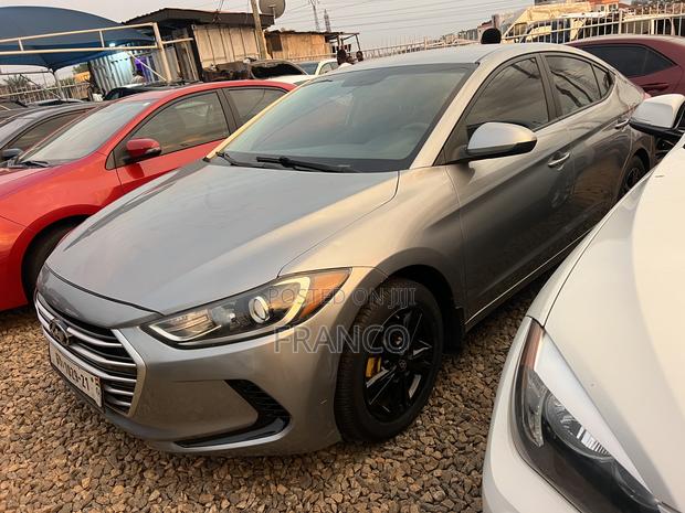 Hyundai Elantra SE Sedan FWD (2.0L 4cyl 6M) 2017 Silver