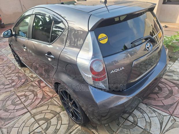 Toyota Aqua 2015 Gray