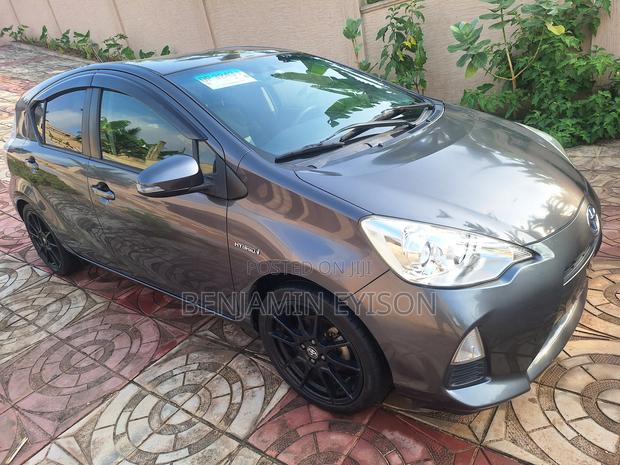 Toyota Aqua 2015 Gray