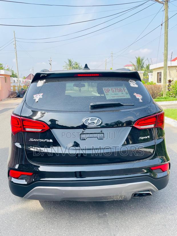 Hyundai Santa Fe SE AWD 2017 Black photo 4