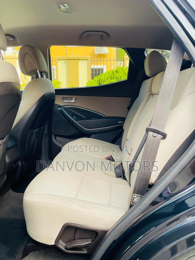 Hyundai Santa Fe SE AWD 2017 Black photo 7