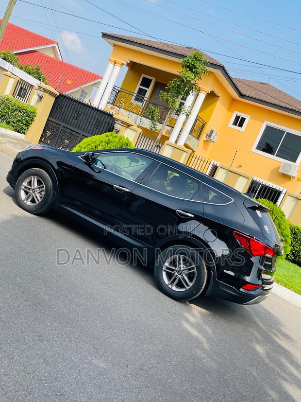 Hyundai Santa Fe SE AWD 2017 Black photo 6