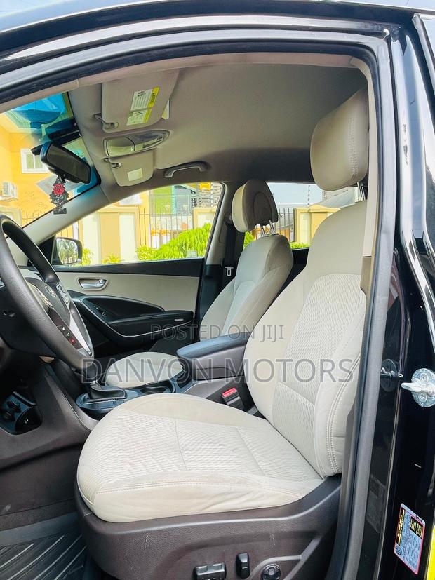 Hyundai Santa Fe SE AWD 2017 Black photo 8