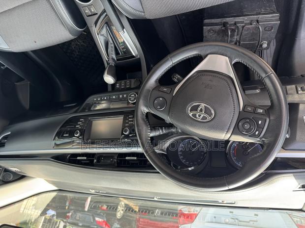 Toyota Corolla 2016 Black photo 3