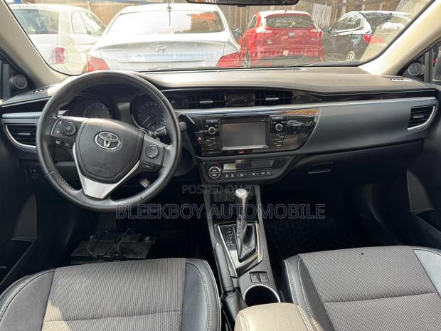Toyota Corolla 2016 Black photo 7