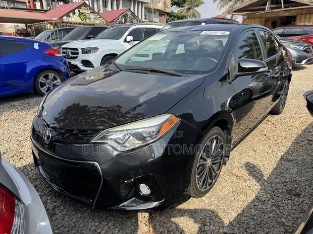 Toyota Corolla 2016 Black photo 2