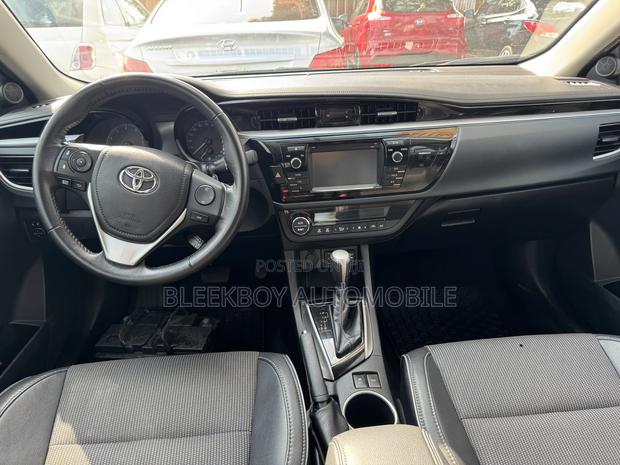 Toyota Corolla 2016 Black photo 5