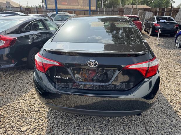 Toyota Corolla 2016 Black photo 8