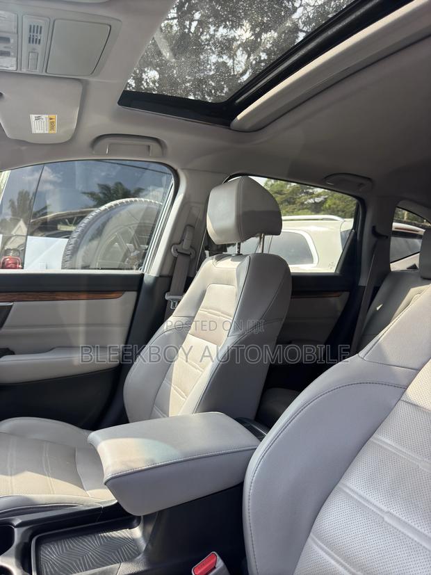 Honda CR-V Touring AWD 2018 Gray photo 6