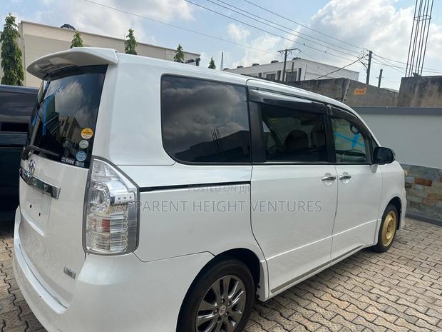 Toyota Voxy 2012 White