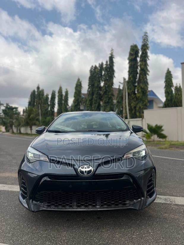 Toyota Corolla XSE (1.8L 4cyl 2A) 2018 Gray