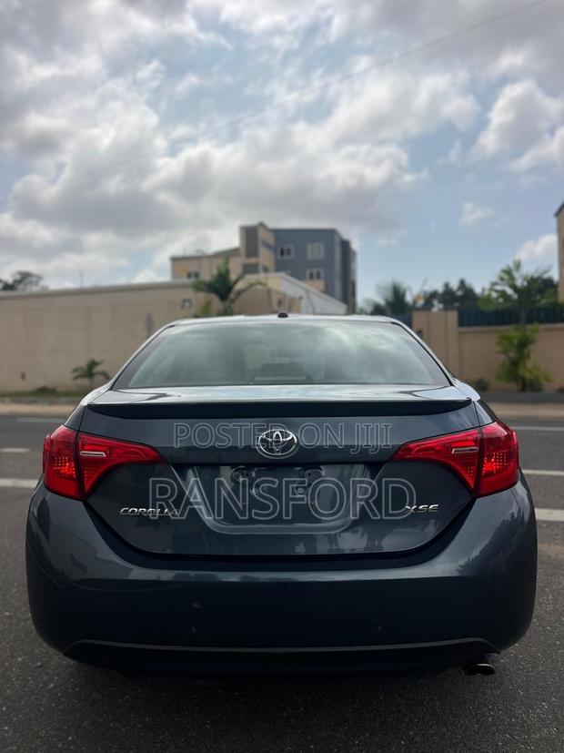 Toyota Corolla XSE (1.8L 4cyl 2A) 2018 Gray