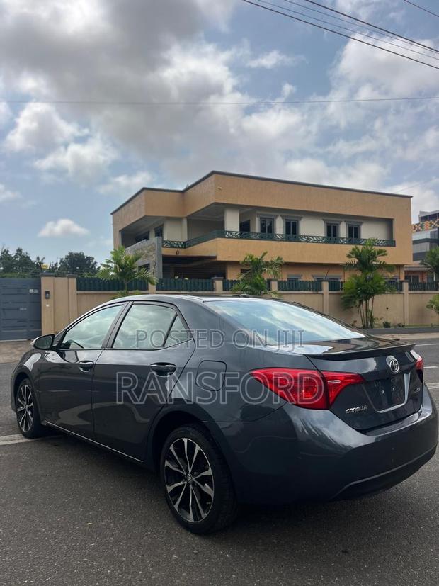Toyota Corolla XSE (1.8L 4cyl 2A) 2018 Gray