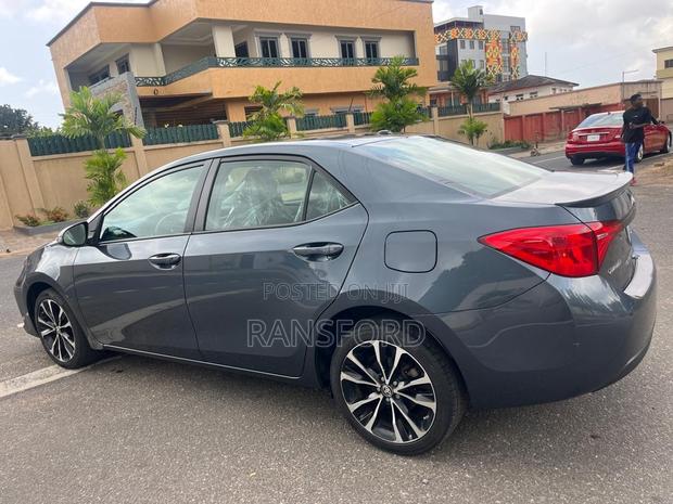 Toyota Corolla XSE (1.8L 4cyl 2A) 2018 Gray