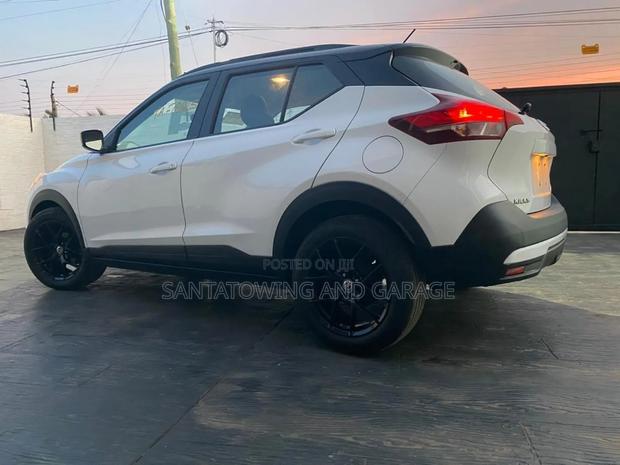 Nissan Kicks SV 2018 Orange