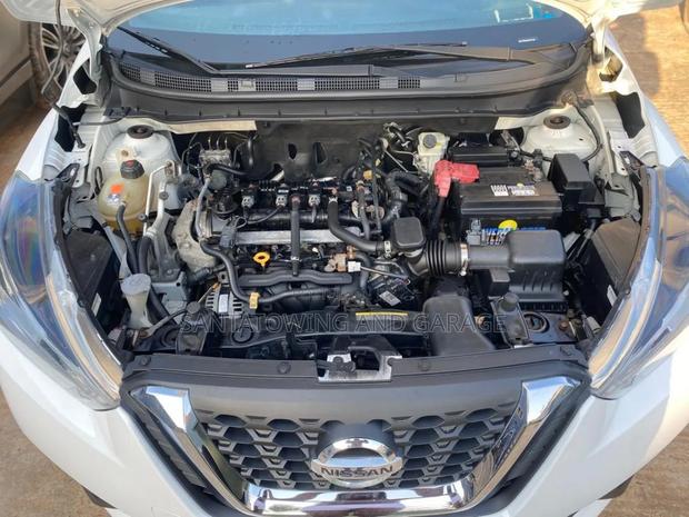 Nissan Kicks SV 2018 Orange