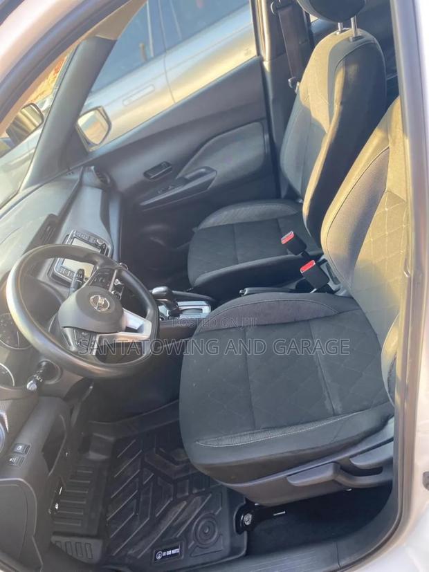 Nissan Kicks SV 2018 Orange