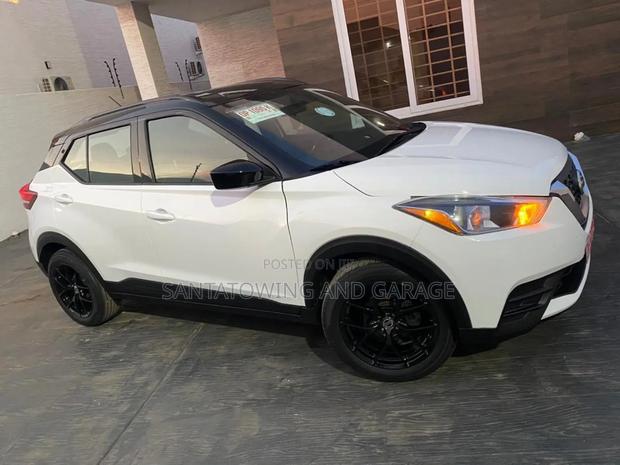 Nissan Kicks SV 2018 Orange