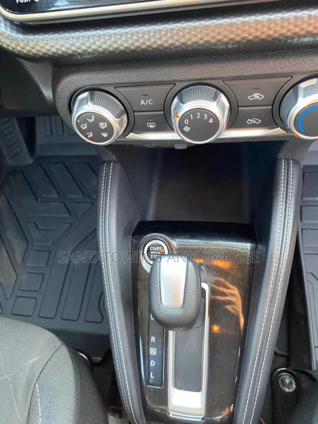 Nissan Kicks SV 2018 Orange