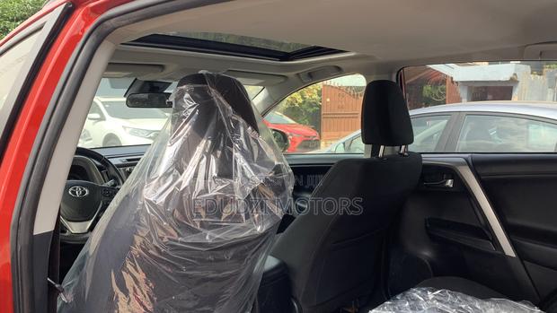 Toyota RAV4 XLE AWD (2.5L 4cyl 6A) 2017 Red