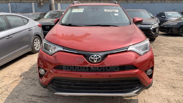 Toyota RAV4 XLE AWD (2.5L 4cyl 6A) 2017 Red