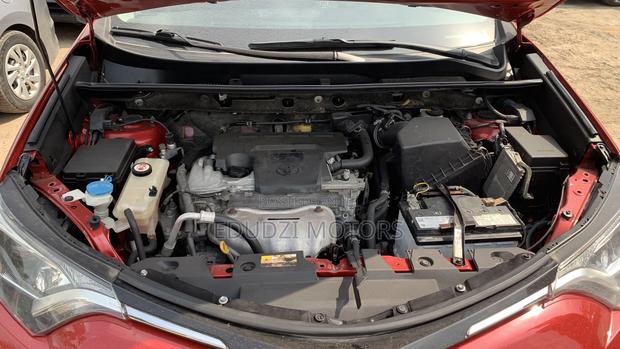 Toyota RAV4 XLE AWD (2.5L 4cyl 6A) 2017 Red