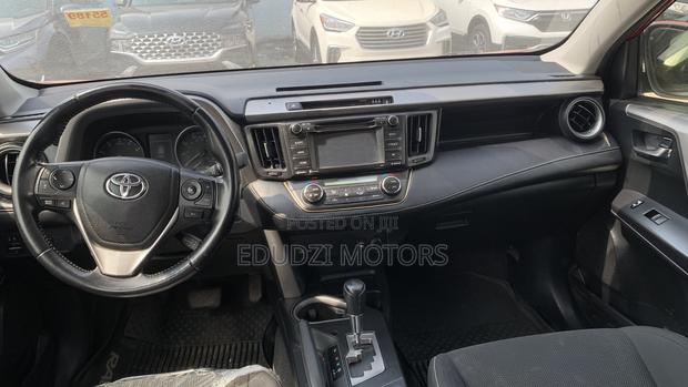 Toyota RAV4 XLE AWD (2.5L 4cyl 6A) 2017 Red