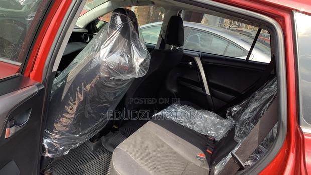 Toyota RAV4 XLE AWD (2.5L 4cyl 6A) 2017 Red