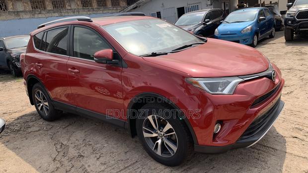 Toyota RAV4 XLE AWD (2.5L 4cyl 6A) 2017 Red
