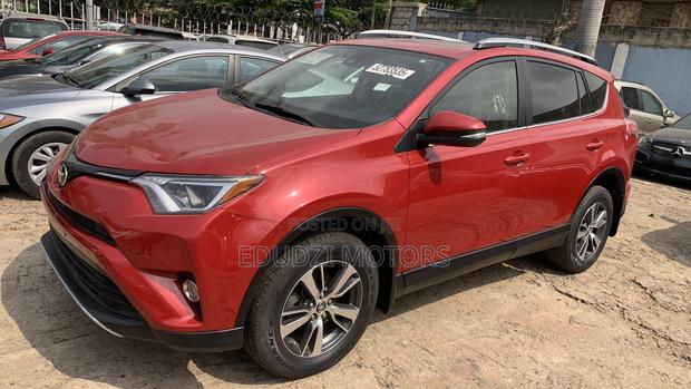 Toyota RAV4 XLE AWD (2.5L 4cyl 6A) 2017 Red