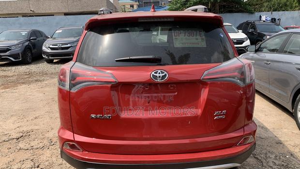 Toyota RAV4 XLE AWD (2.5L 4cyl 6A) 2017 Red