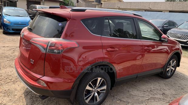 Toyota RAV4 XLE AWD (2.5L 4cyl 6A) 2017 Red