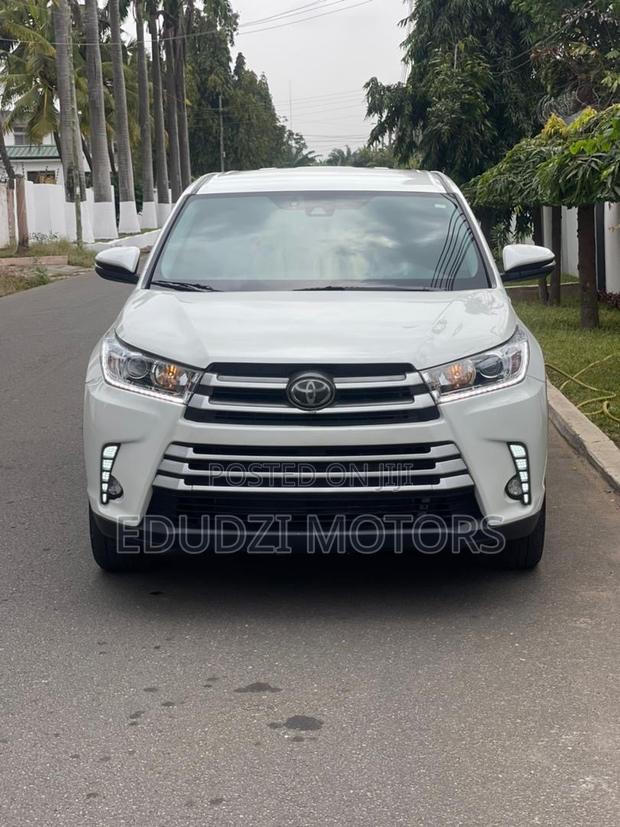 Toyota Highlander LE 2019 White